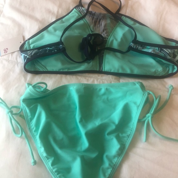 Bikini - Picture 2 of 2